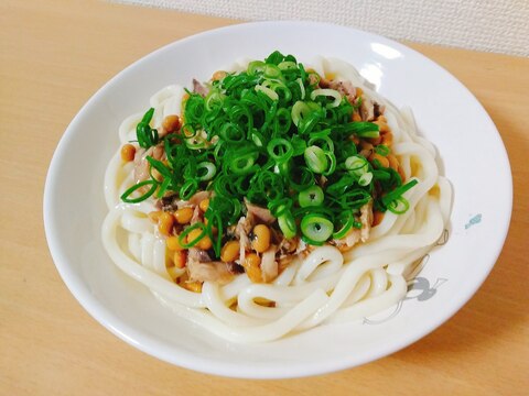 鯖缶で♪ぶっかけ鯖納豆うどん